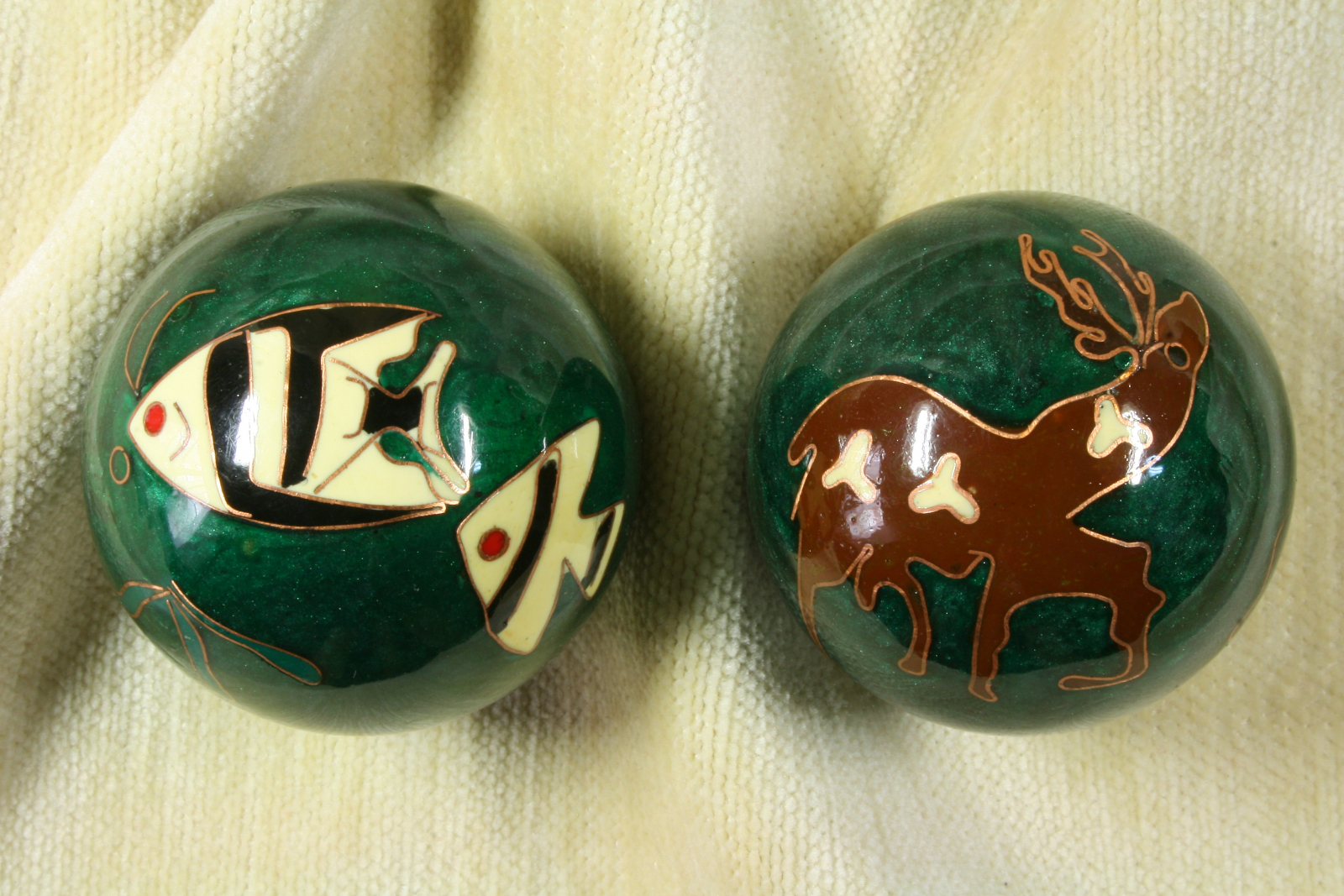 Antiguedades - BOLAS DE LA SALUD CON ESMALTE CLOISONNE.