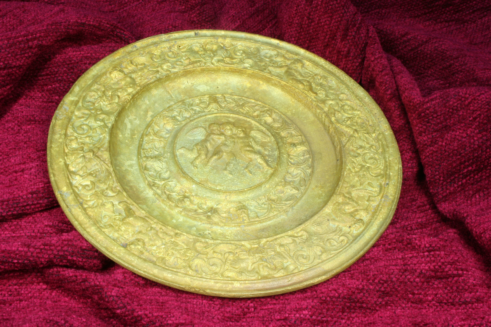 Antiques - DISH RENAISSANCE STYLE. S.XX. (T)