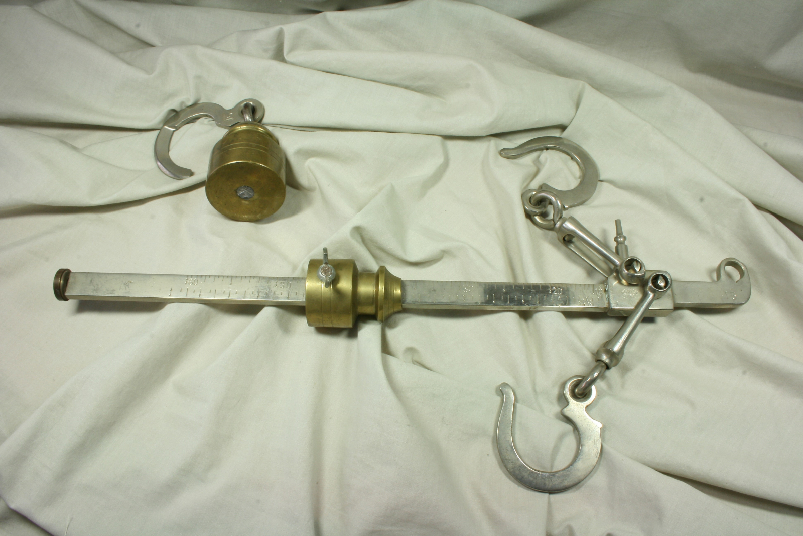 Antiques - ROMAN OF 60 KG. STEEL AND BRONZE