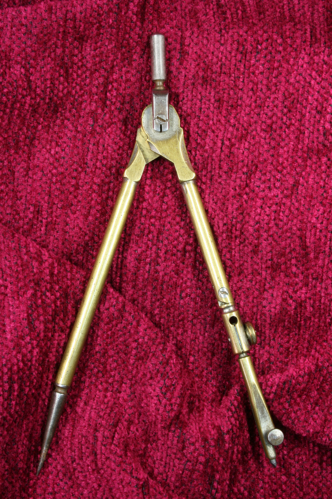 Antiques - COMPASS WITH PENCIL ACCESSORY.