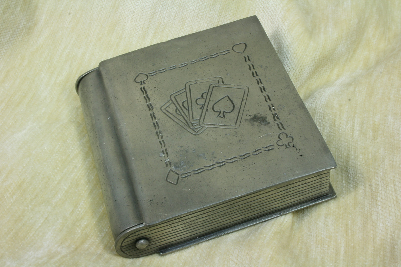 Antiques - TIN BOX FOR CARDS DECK.