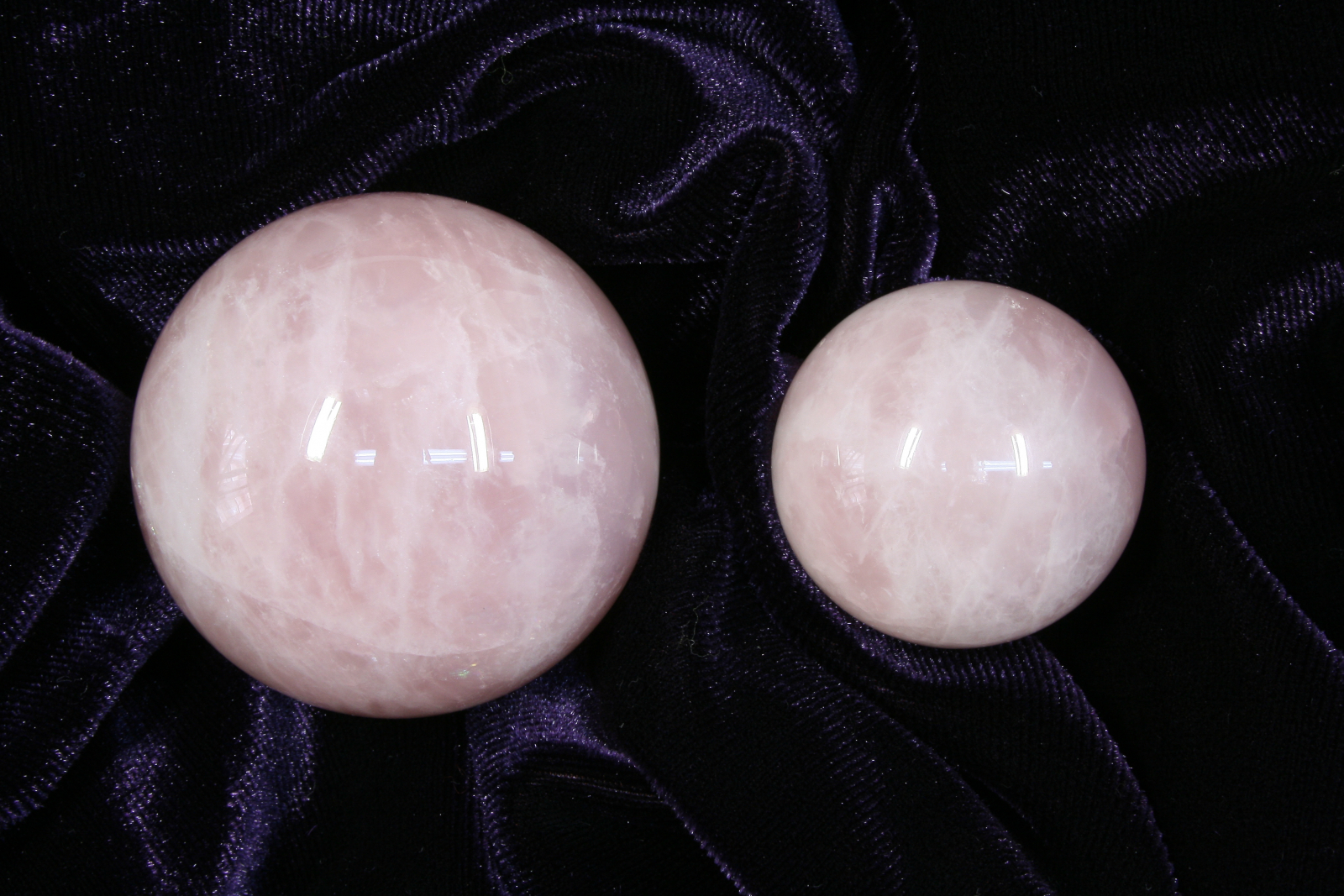 Antiques - PAIR OF PINK QUARTZ BEADS. S.XX (T)