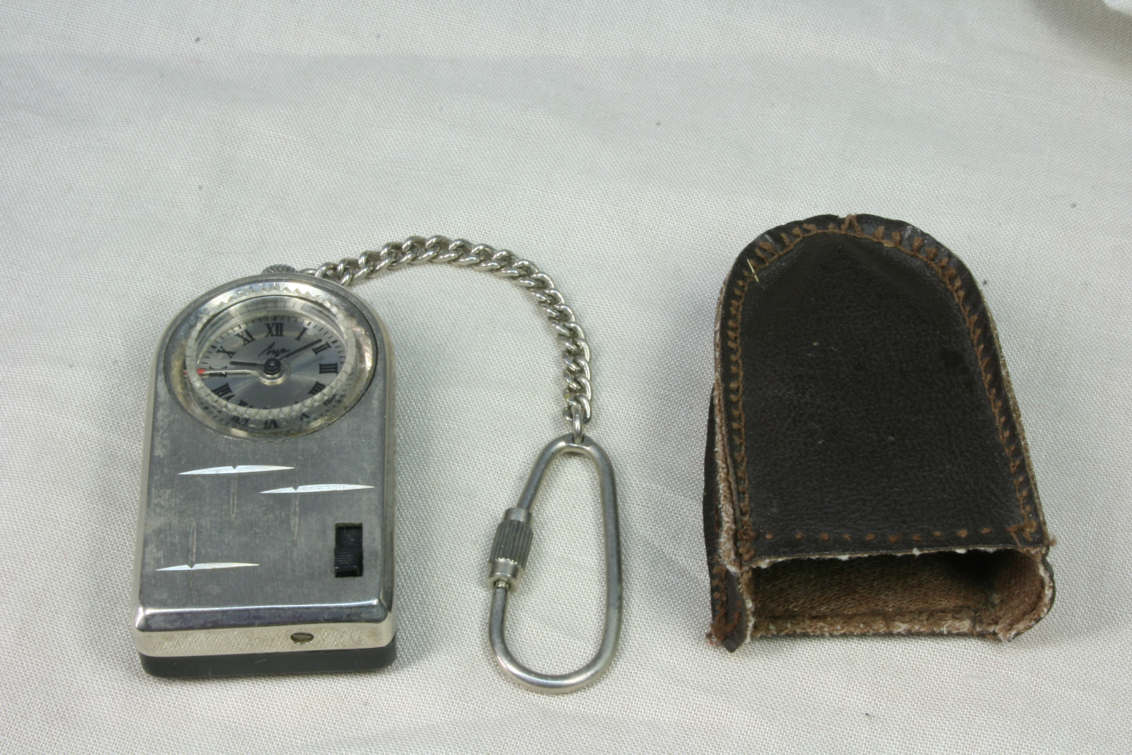 Antiguedades de pocket alarm clock