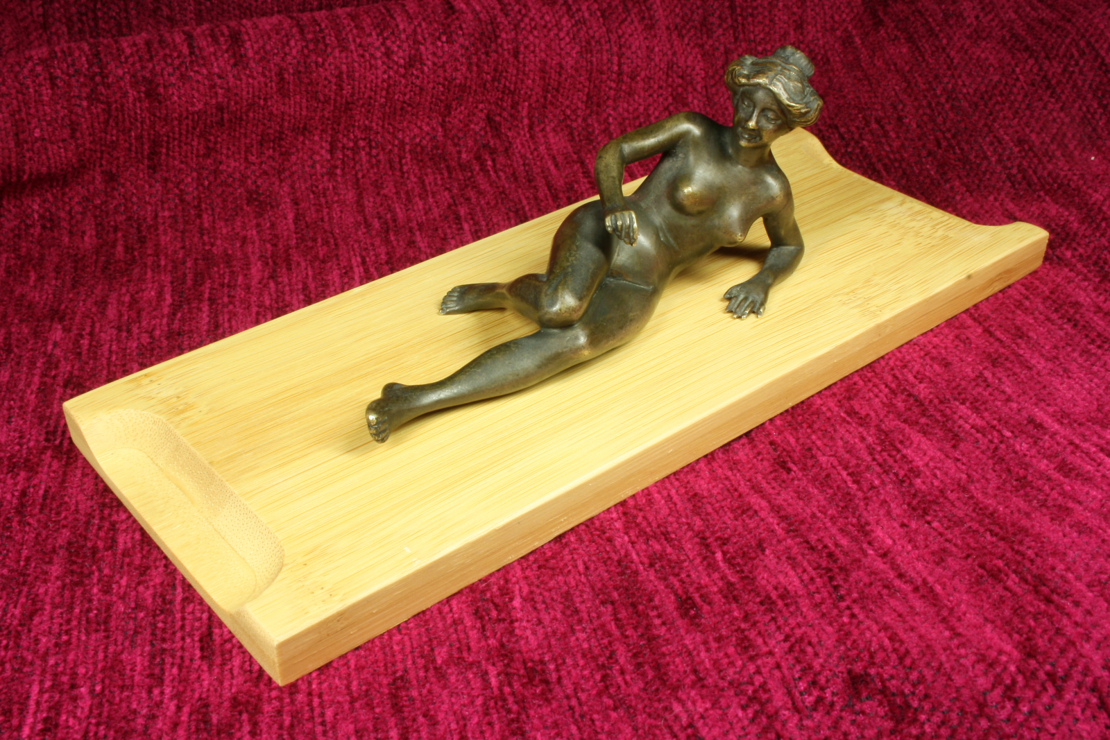 Antiguedades - ESCULTURA MUJER RECOSTADA. S.XX