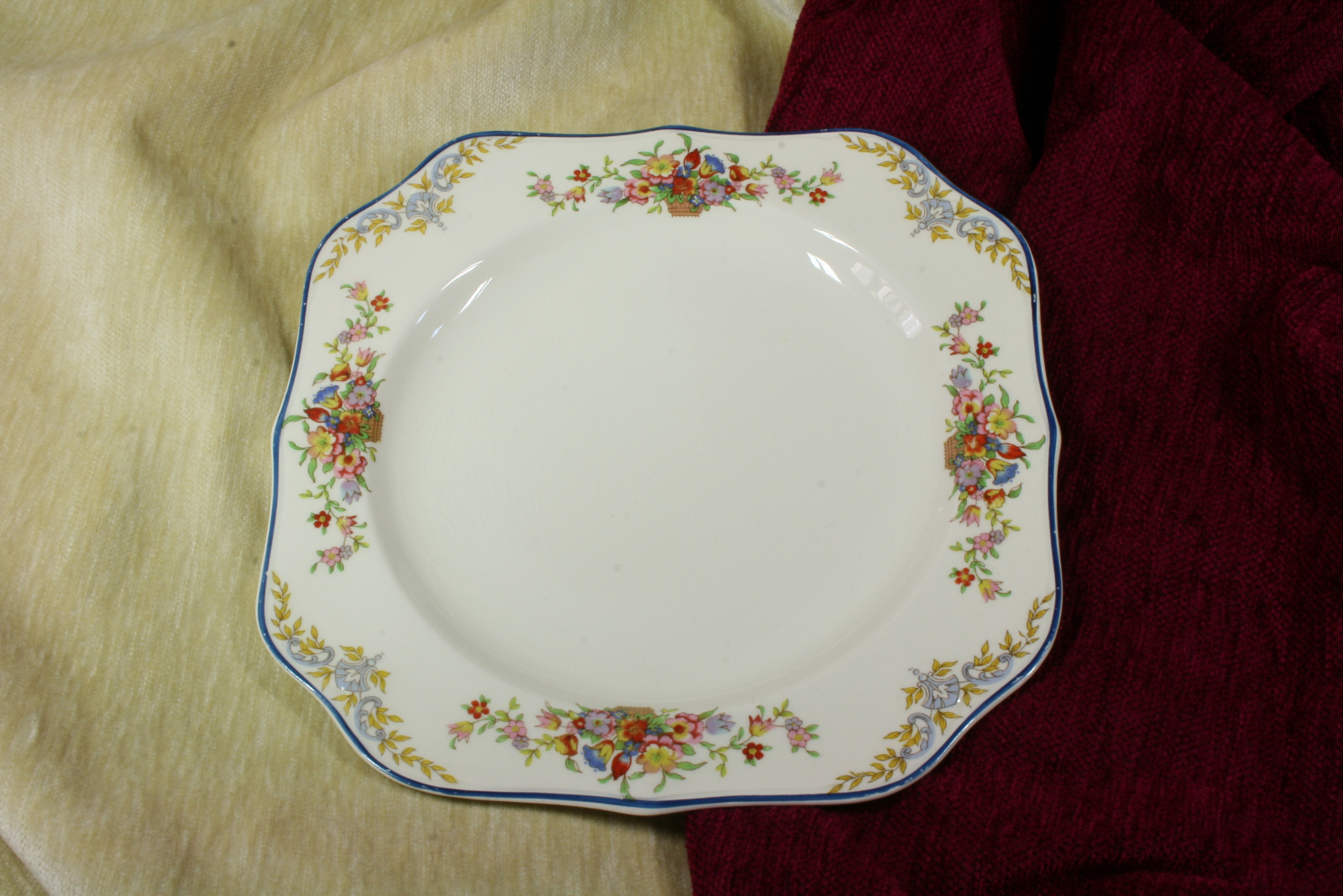 Antiques - PLATO PAREEK JOHNSON BROS ENGLAND (T)