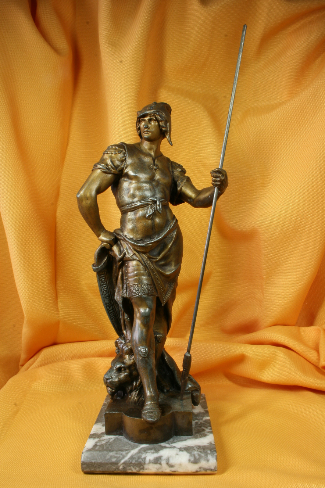 Antiguedades - GUERRERO CON LANZA DE PICAULT. ESCULTURA CALAMINA. S.XX