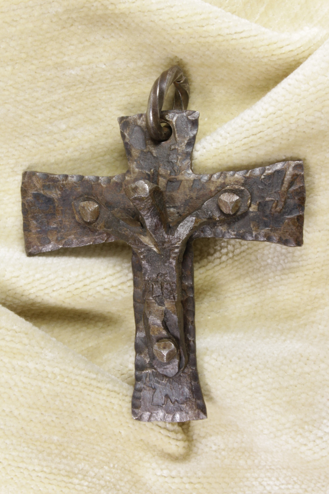Antiguedades - CRUCIFIJO DE HIERRO PARA COLGAR. 
