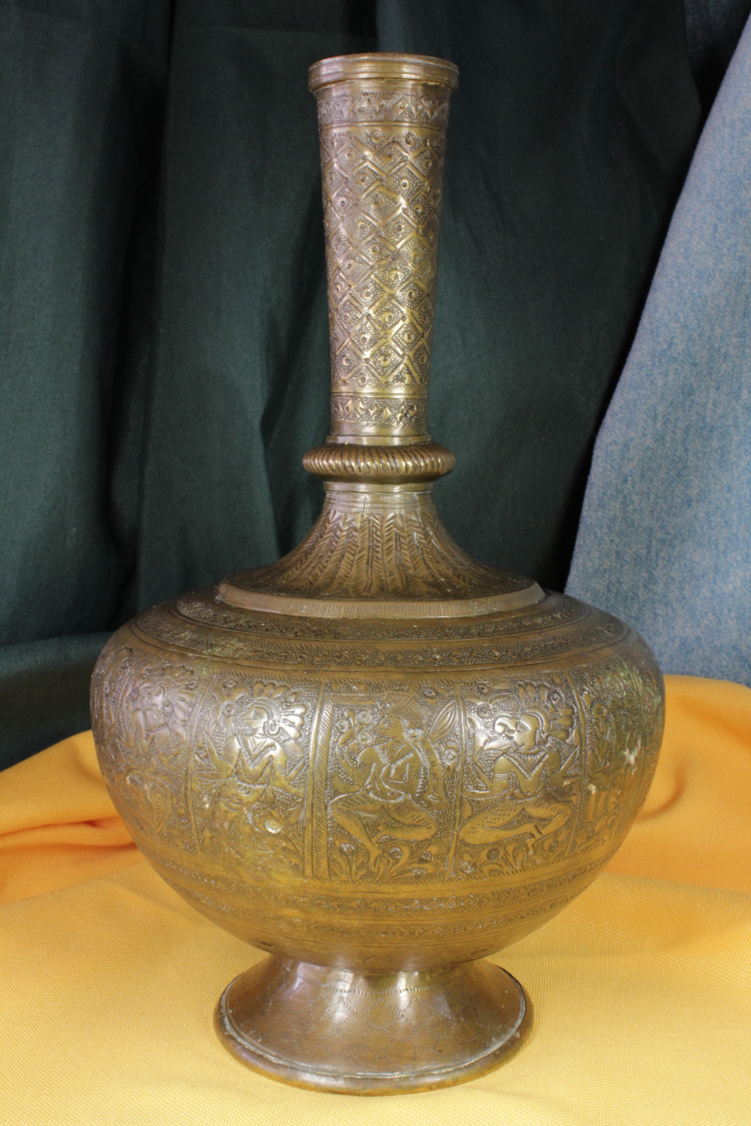 Antiguedades de indo persian brass vase
