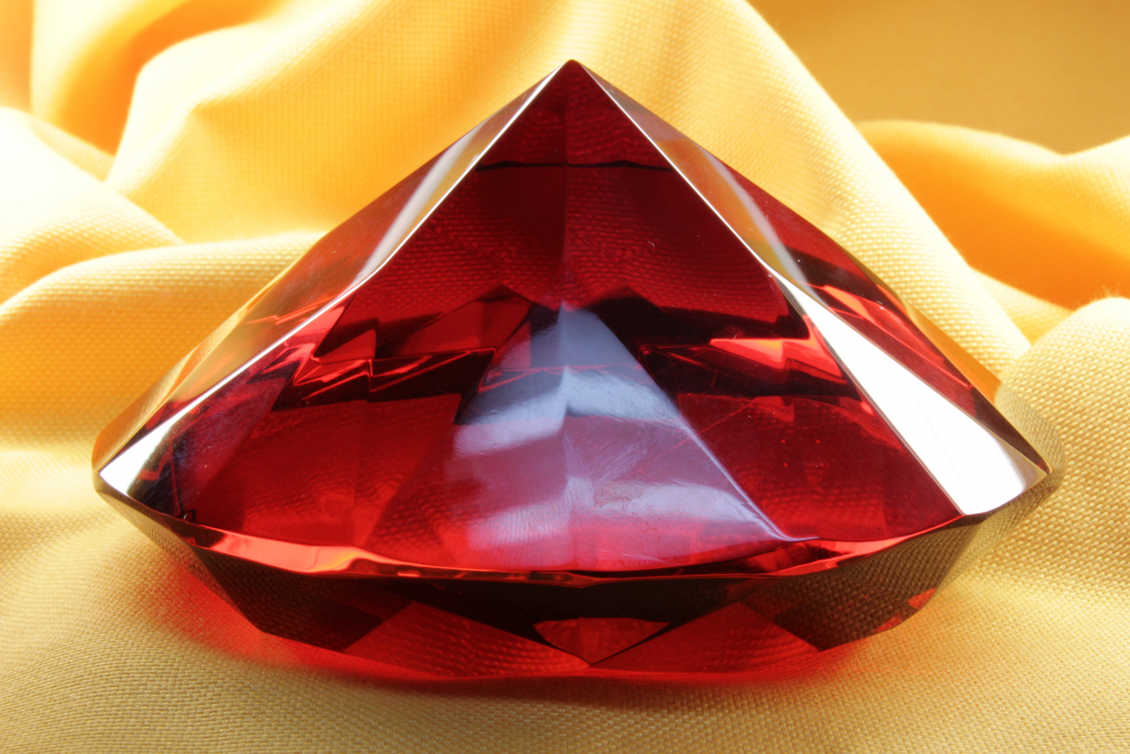 Antiques - BRIGHT RED DECORATIVE