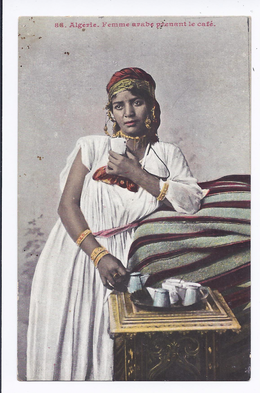 Antiguedades - POSTAL ARGELIA COSTUMBRISTA. MUJER TOMANDO CAFÉ.