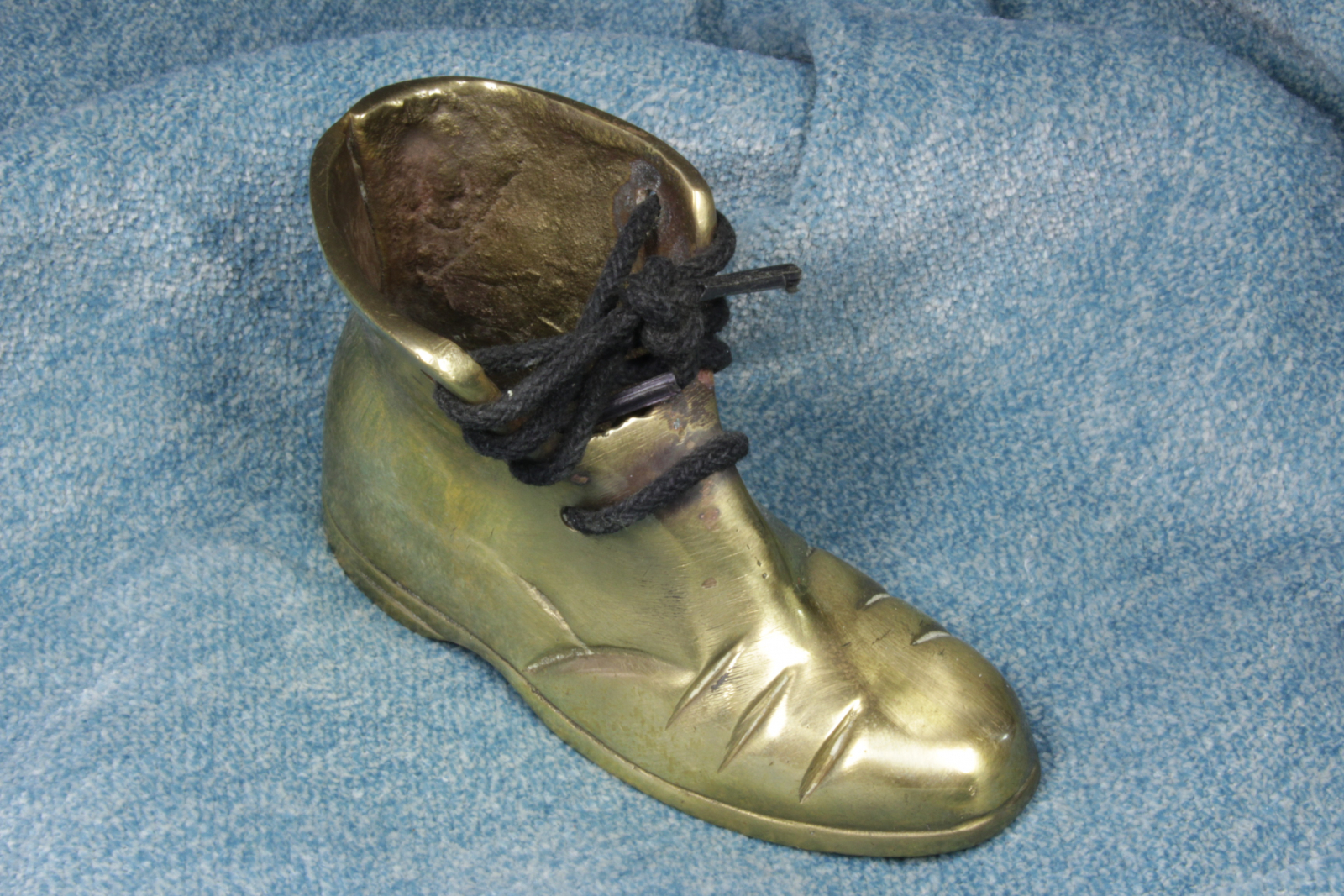 Antiguedades - BOTA DE METAL LATONADO. S. XX (T)