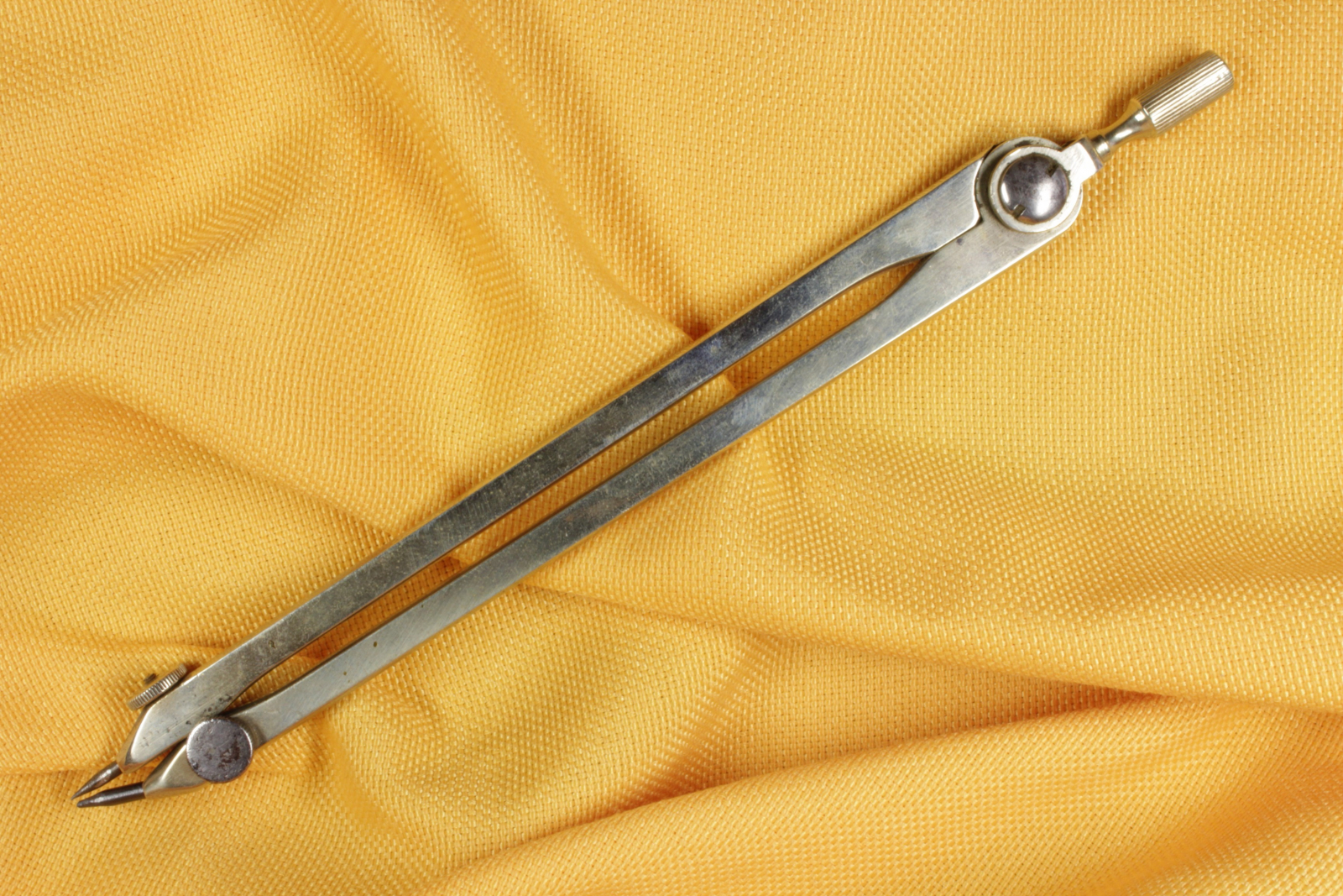 Antiques - STEEL COMPASS. S.XX