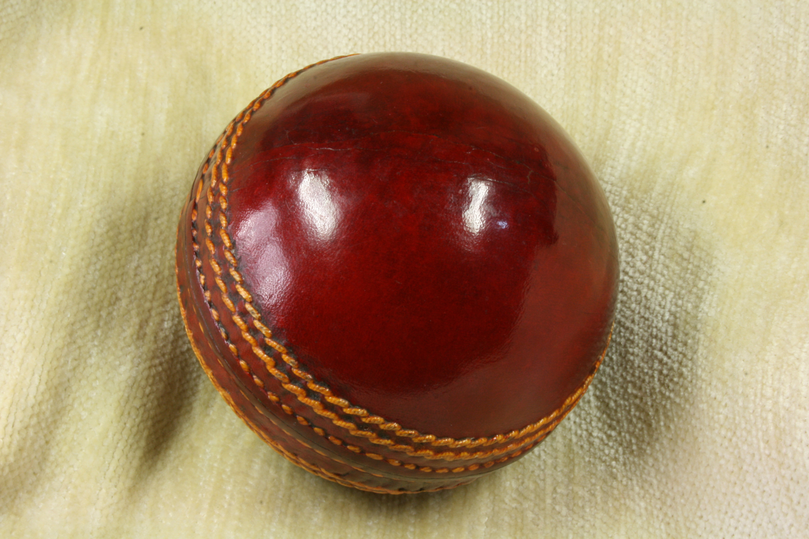 Antiguedades - PELOTA / BOLA CRIQUET ROJA. CRICKET.  (T)
