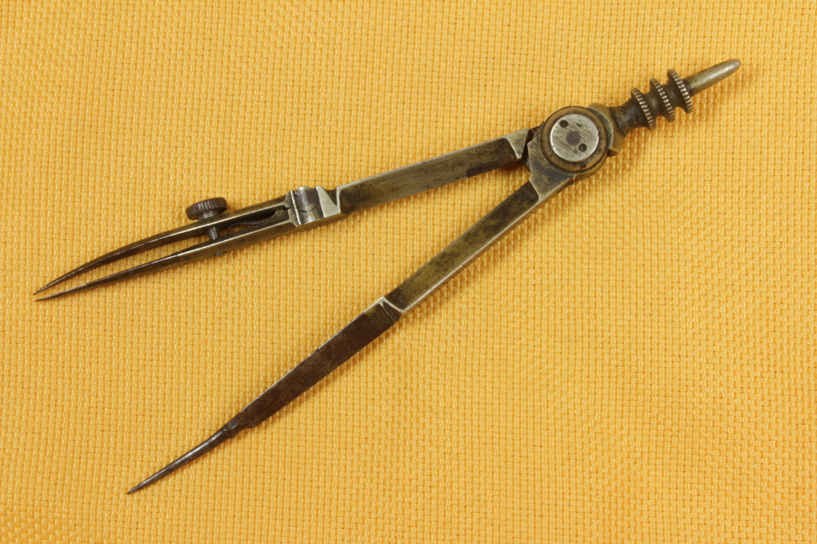 Antiques - INK MUSTACHE HOLDER. FIRST HALF OF THE 19TH CENTURY. (T)