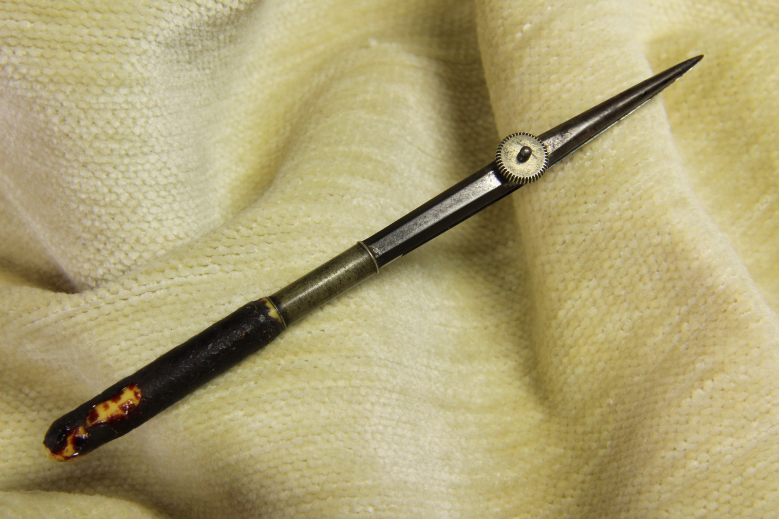 Antiques - STEEL AND BAKELITE. LEATHER HANDLE. S.XIX (T)