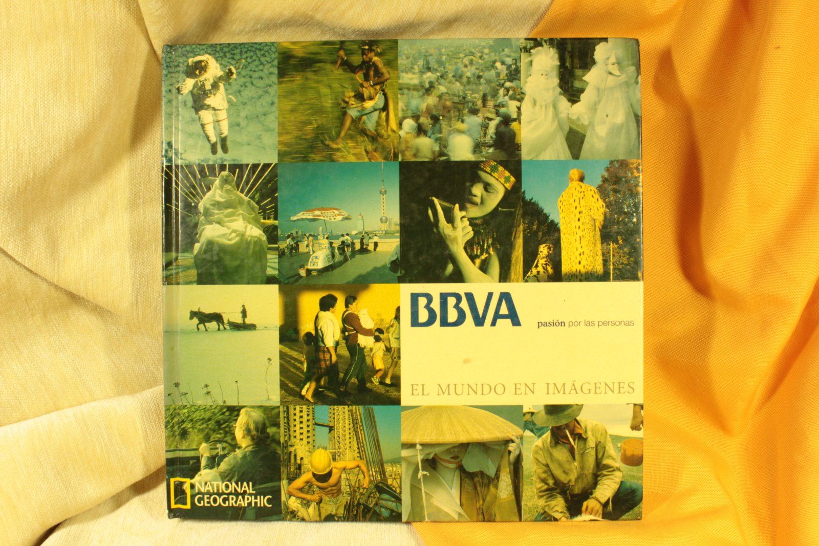 Antiguedades - LIBRO PASIÓN POR LAS PERSONAS. BBVA. EL MUNDO EN IMÁGENES. (T)