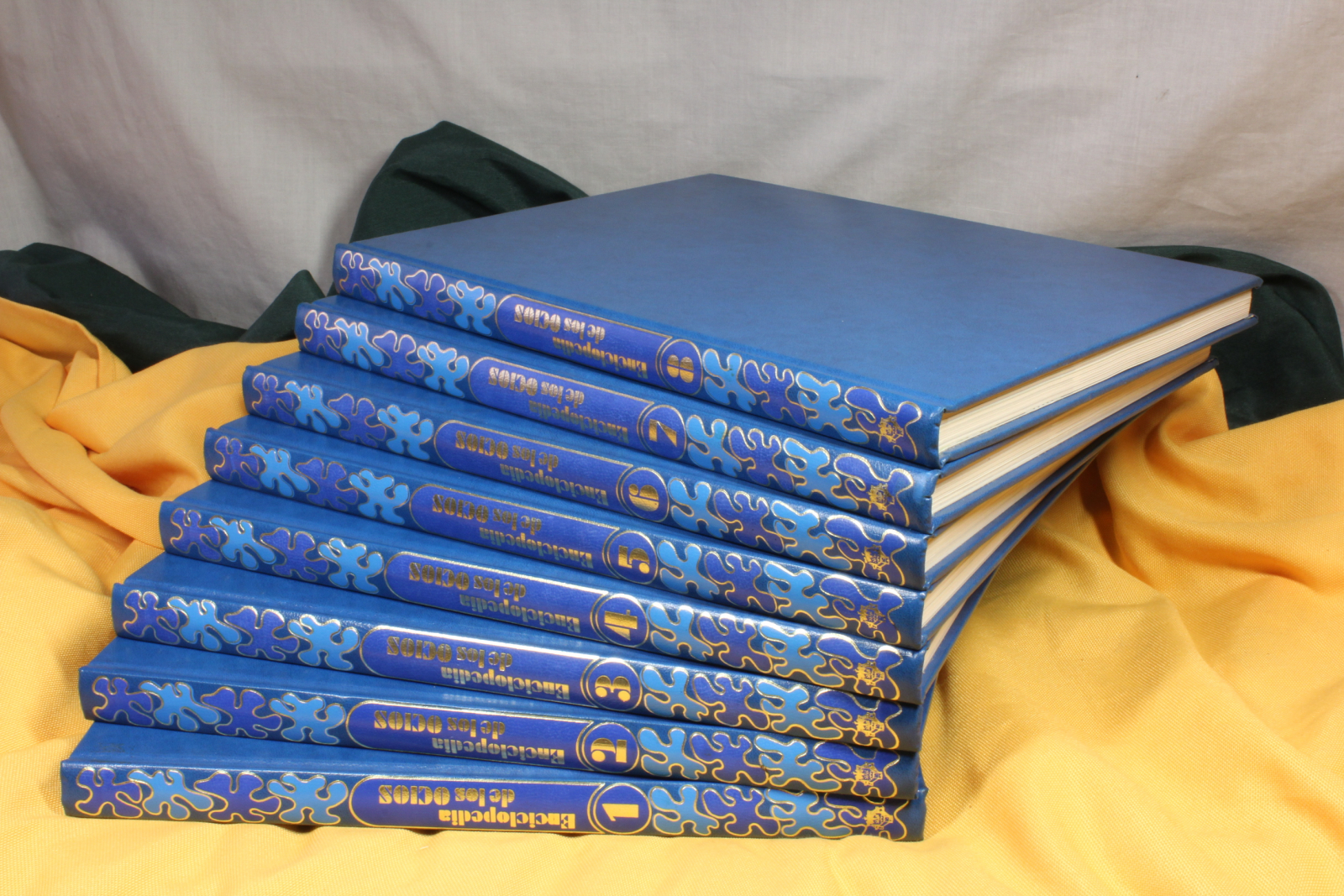 Antiques - ENCYCLOPEDIA OF LEISURE (T)