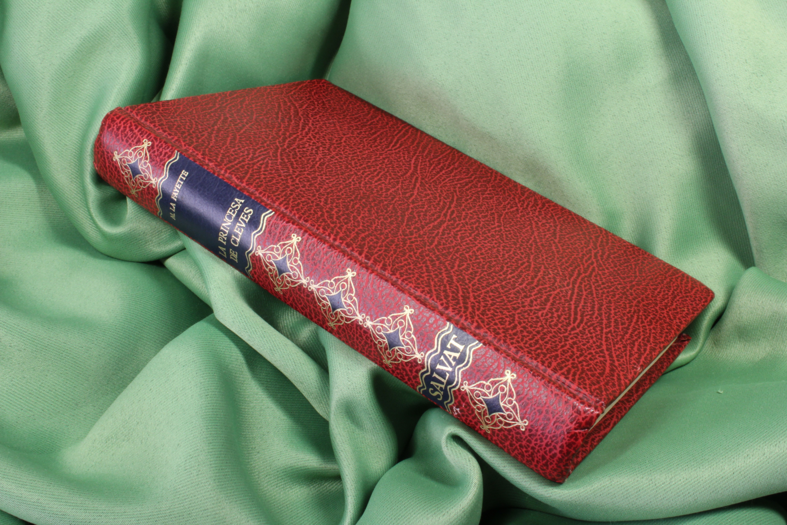 Antiques - BOOK THE PRINCESS OF CLEVES. DANIEL SUEIRO. SALVAT. 1973 (T)