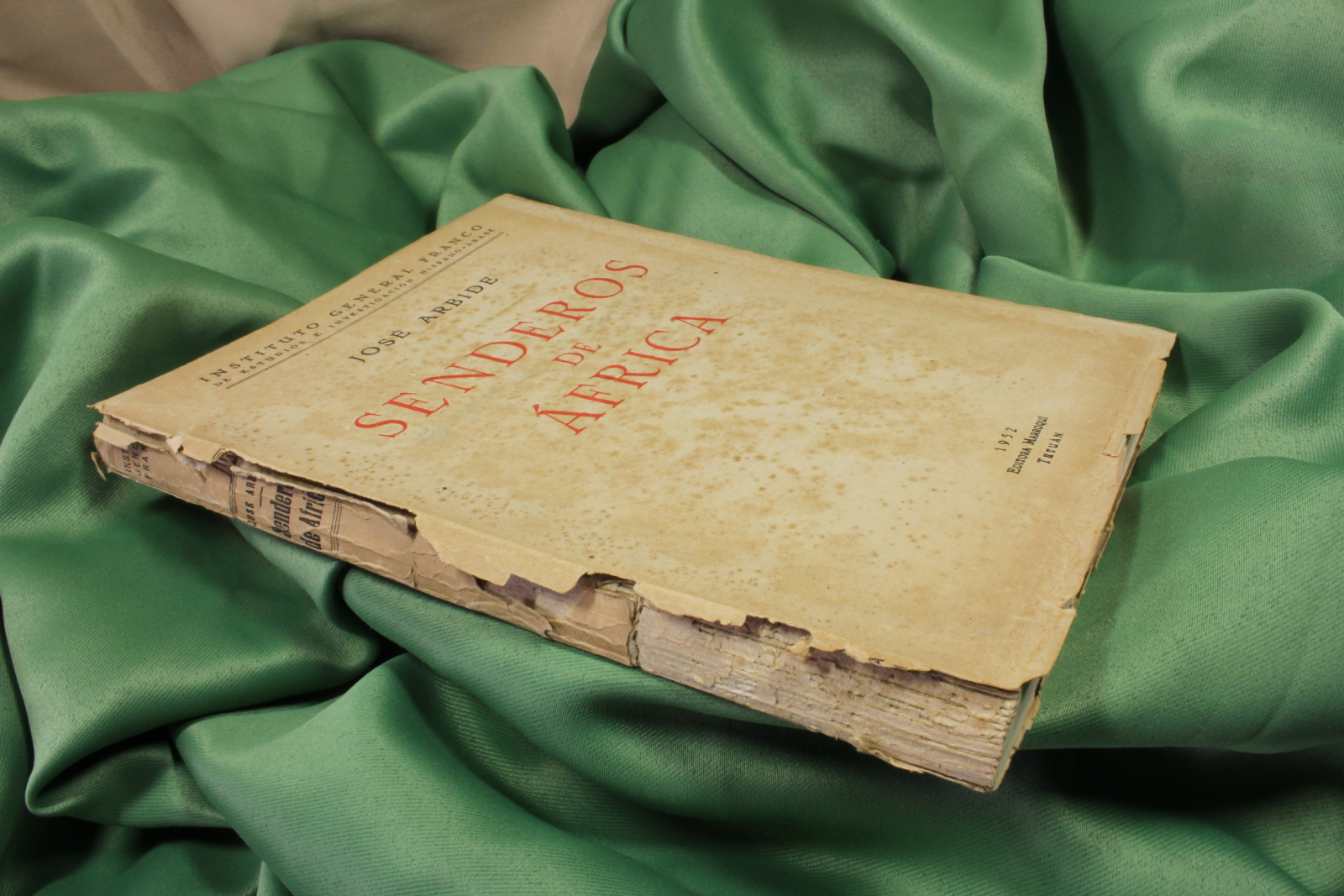Antiques - BOOK TRAILS OF AFRICA. JOSÉ ARBIDE 1952 (T)