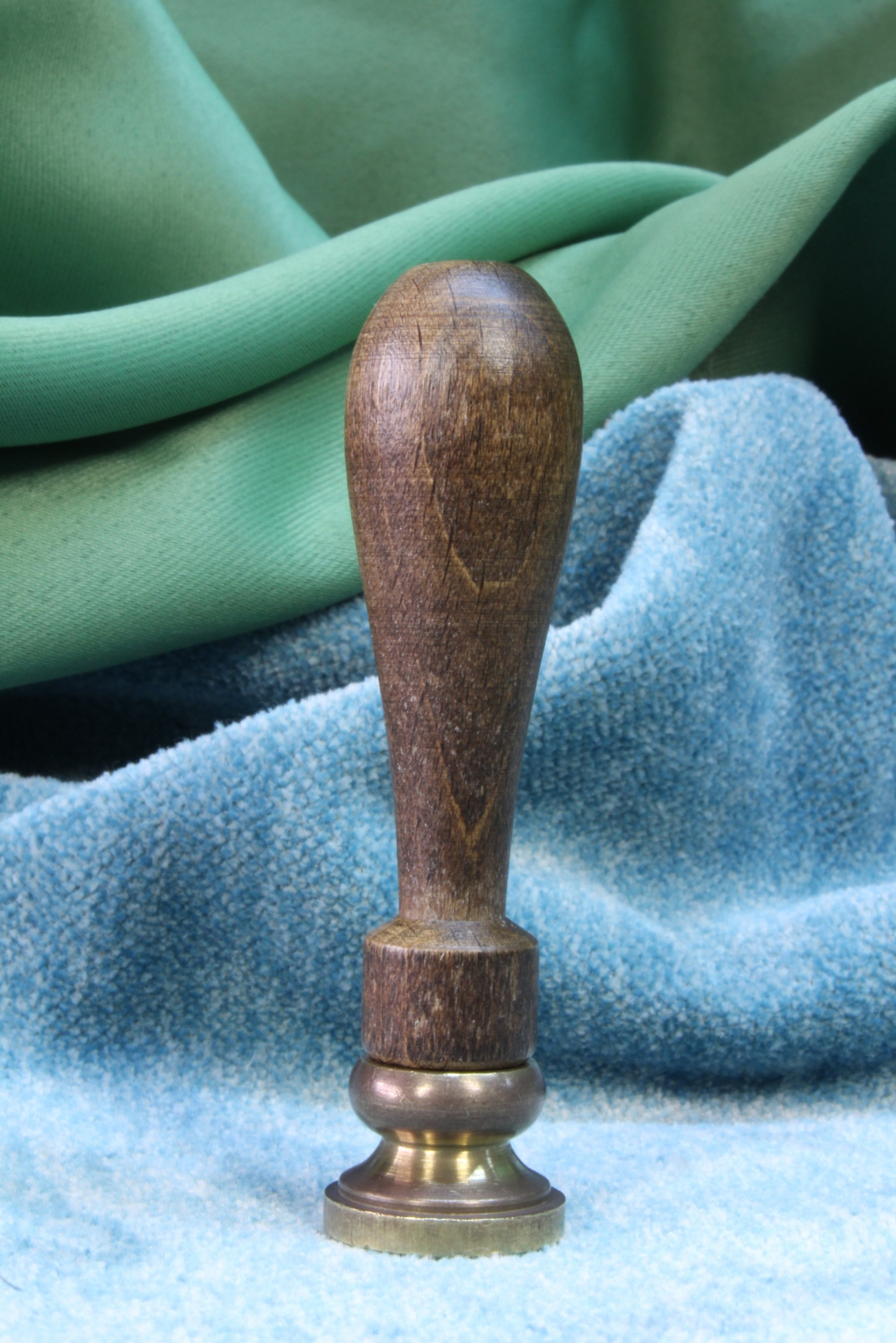 Antiques - VIRGIN SEALING STAMP. WOOD AND BRASS CURRENT