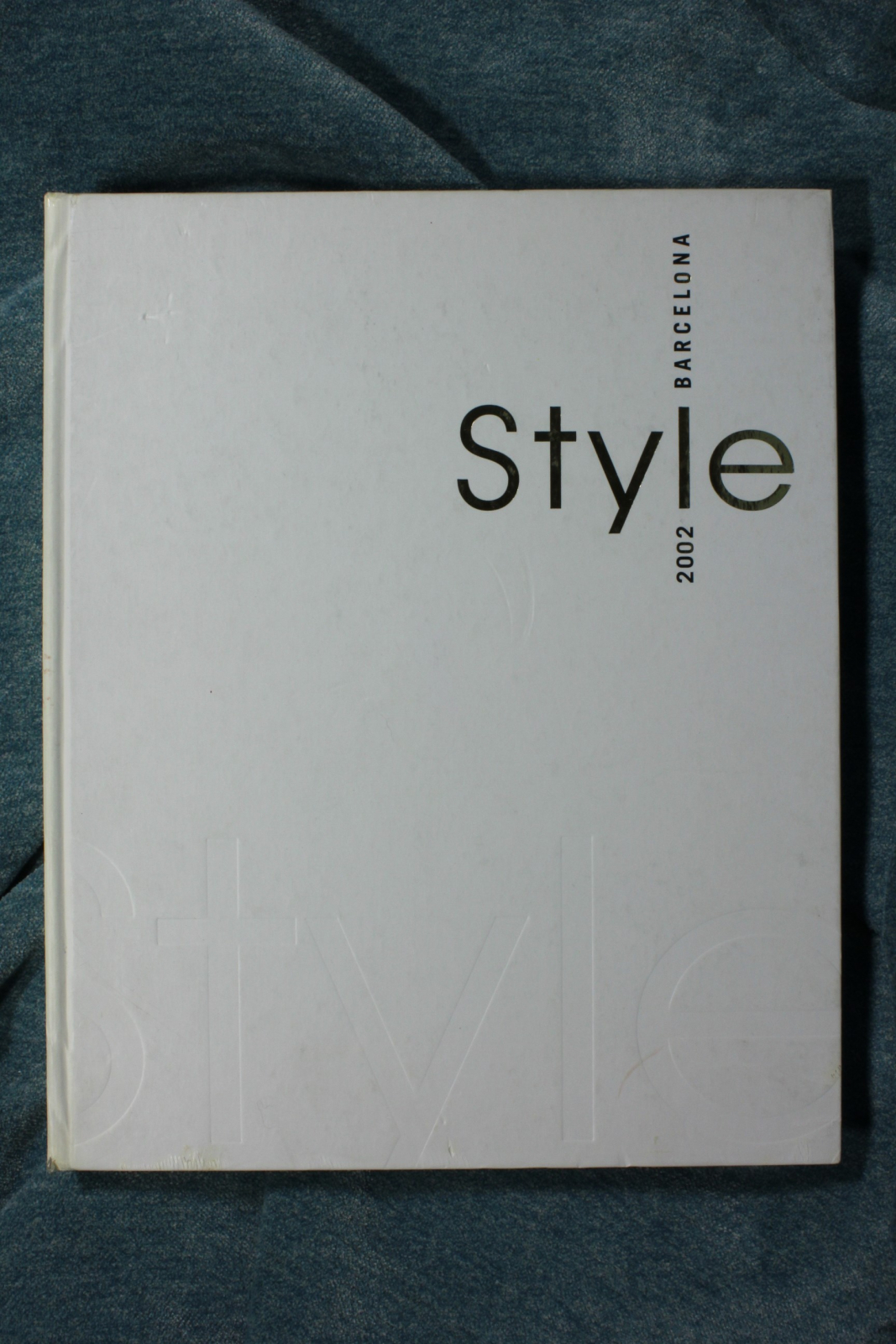 Antiguedades - LIBRO STYLE BARCELONA. 2002. BOOK STYLE.