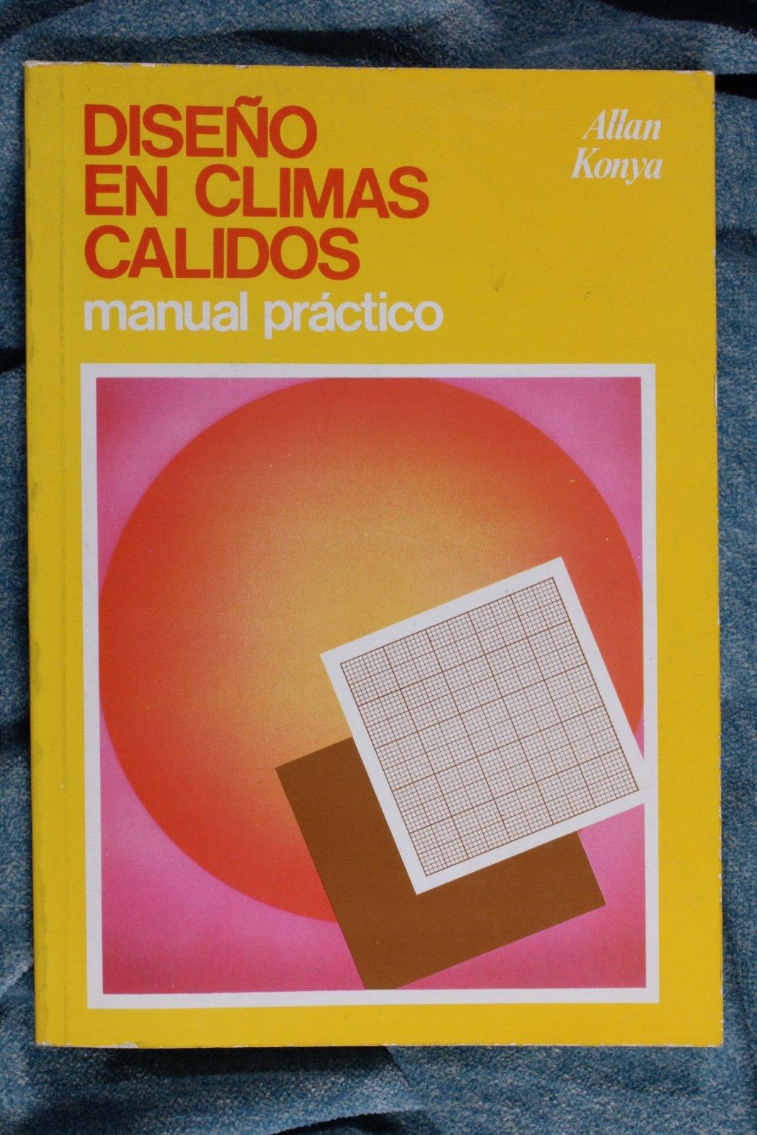 Antiques - PRACTICAL MANUAL. DESIGN IN WARM CLIMATES. ALLAN KONYA. 1981 (T)