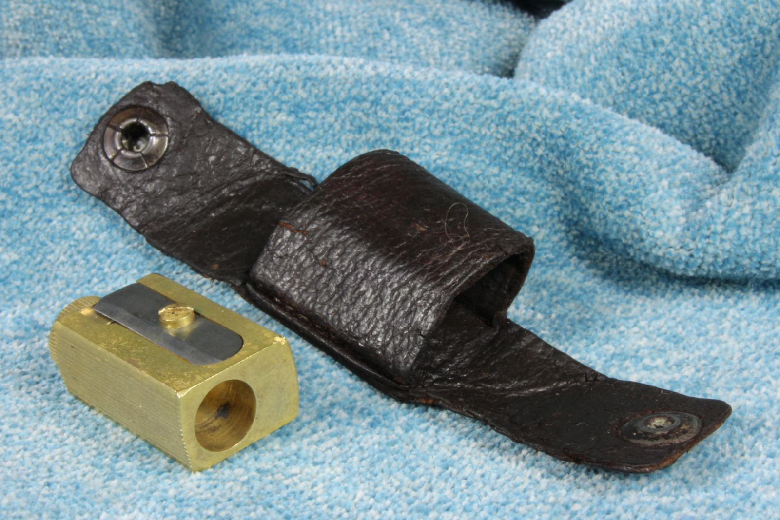 Antiguedades de foreign sharpener patent appl leather cover