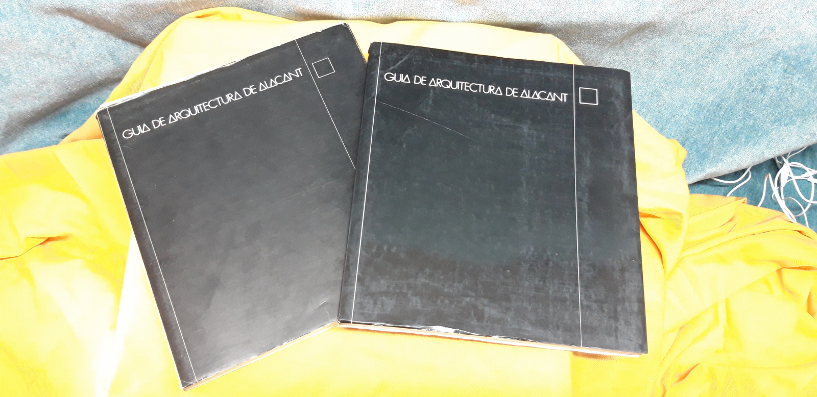 Antiques - ARCHITECTURE GUIDE OF ALICANTE. TWO FULL VOLUMES. WITH PLANS. 1979 (T)