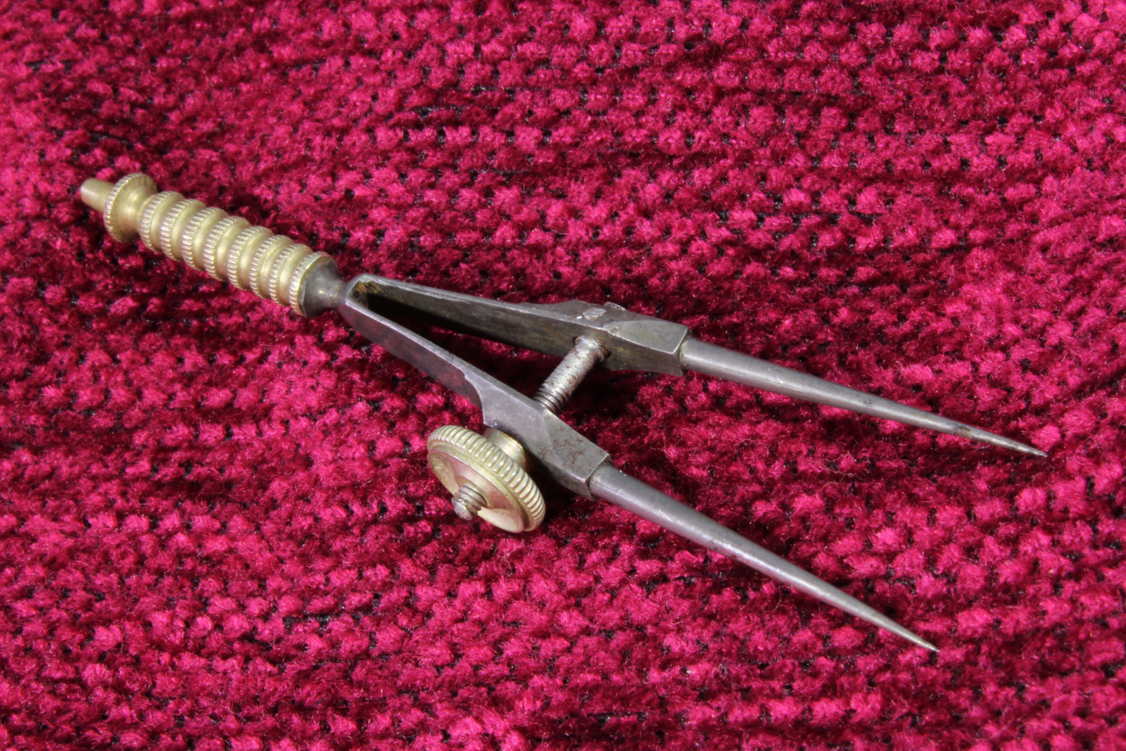 Antiques - SPIKED WHISKER. STEEL. SECOND HALF S.XIX