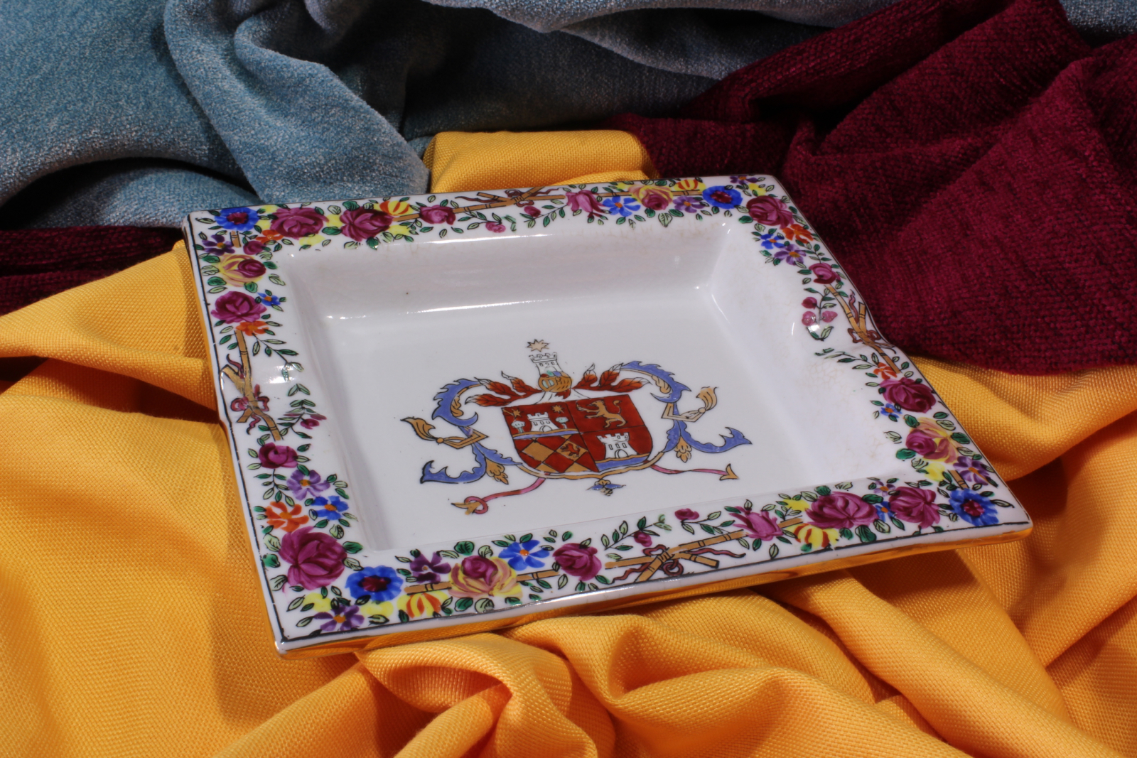 Antiques - ASHTRAY CHRISTINE CANO BY NELSON. GLAZED POTTERY AND HAND PAINTED. (T)