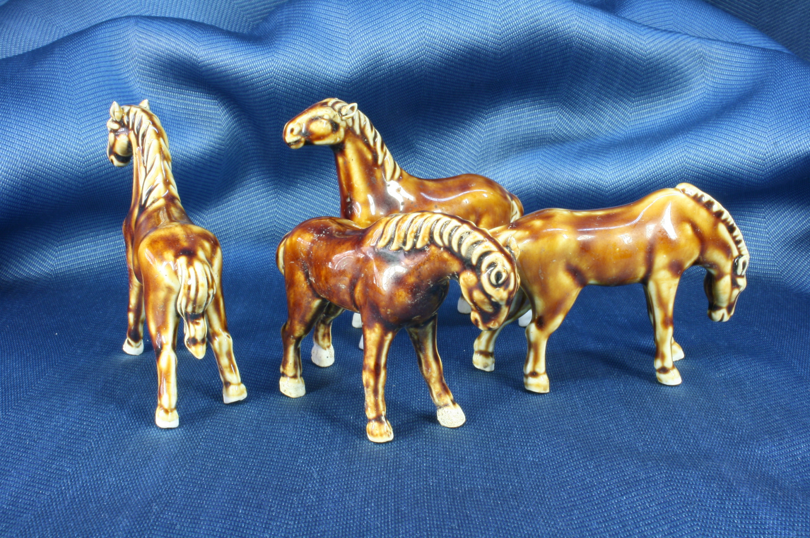 Antiques - PORCELAIN HORSES PAINTED PORCELAIN SCULPTURES. ENAMEL (T)