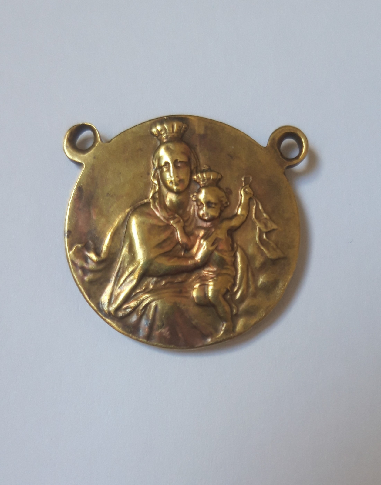 Antiguedades - MEDALLA VIRGEN DEL CARMEN CON NIÑO Y JESÚS SAGRADO CORAZÓN. S.XX