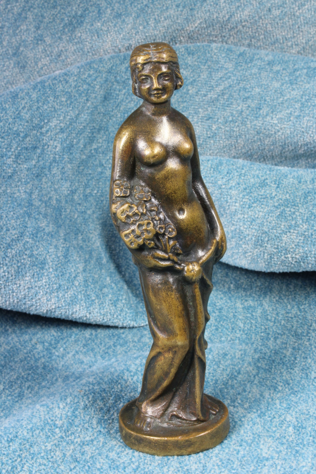 Antiques - BRONZE SCULPTURE. WOMAN WITH FLOWERS ART DECO