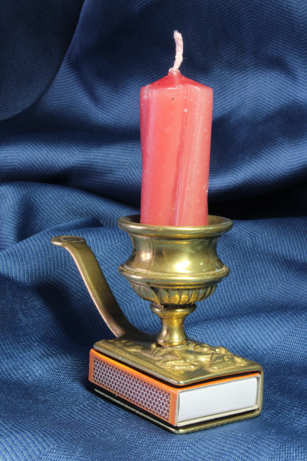 Antiques - CANDLESTICK WITH MATCHSTICK