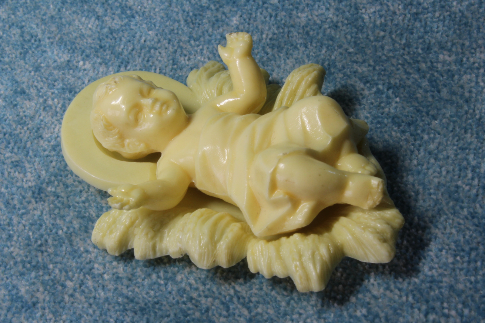 Antiques - BABY JESUS IN THE CRADLE. PLASTIC