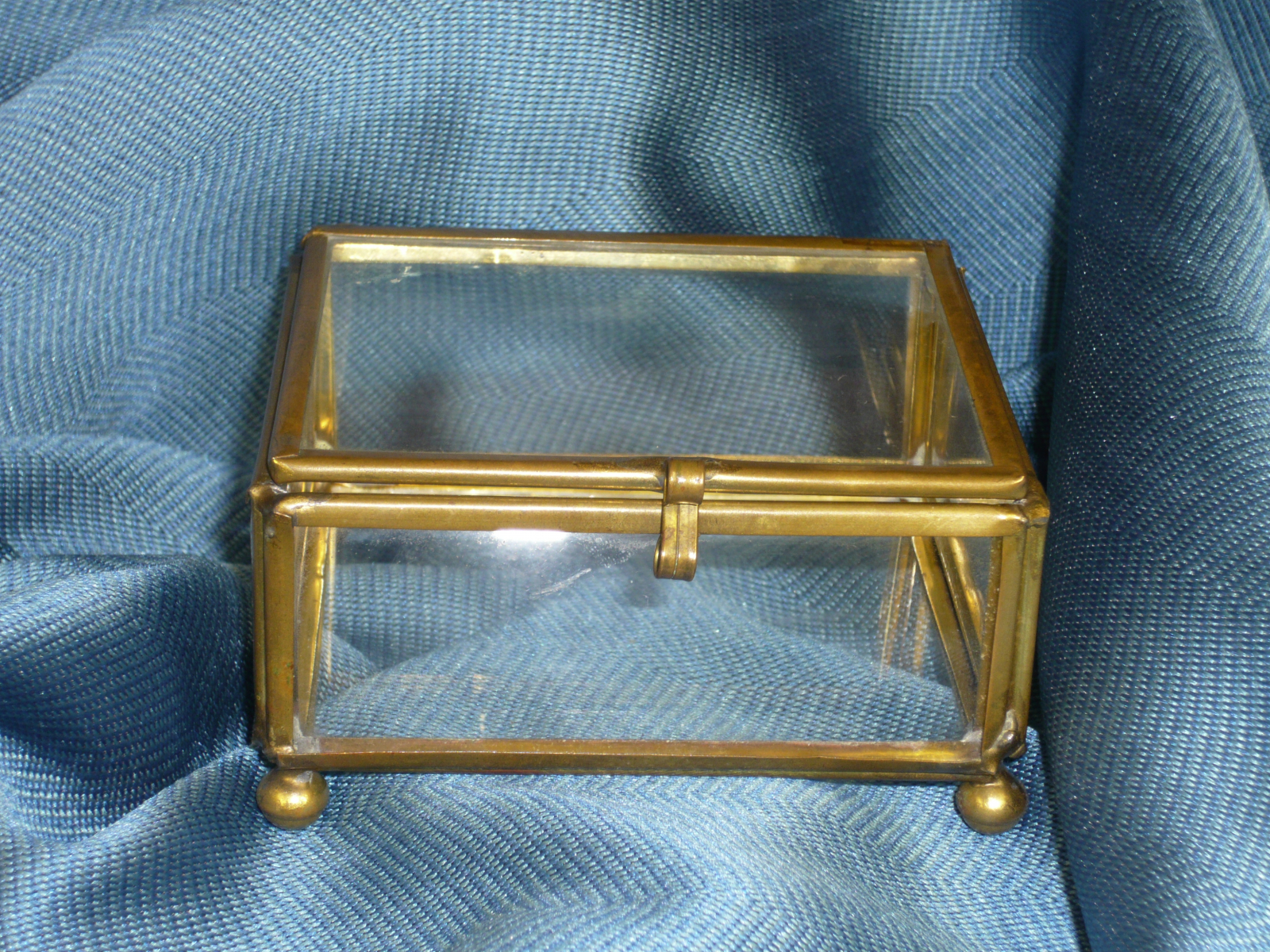 Antiguedades - CAJITA CRISTAL CON ESTRUCTURA DE LATÓN (T)