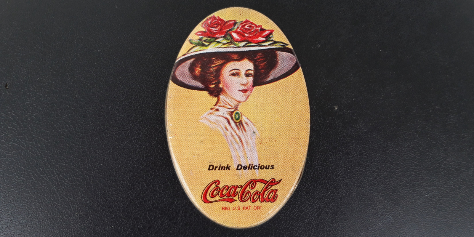 Antiques - COCA COLA PILL BOX (T)