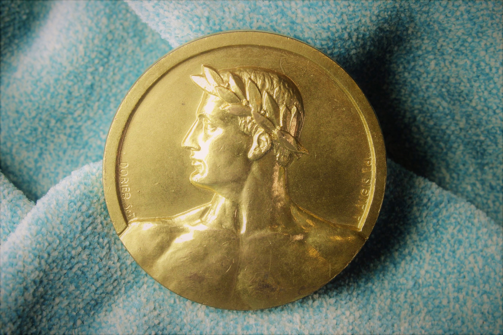 Antiques - BRONZE ATHLETE MEDAL. DORIER. AUGIS