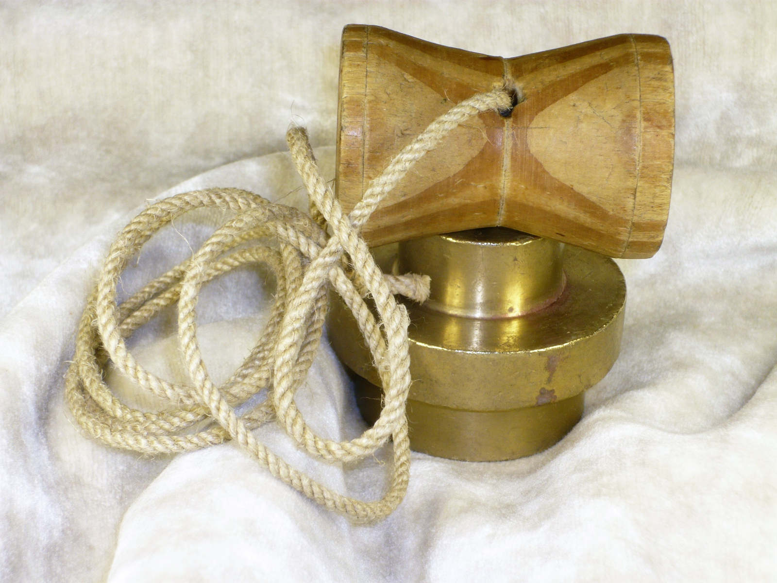 Antiques - PLUMB FOR CONSTRUCTION WITH NUT. XX