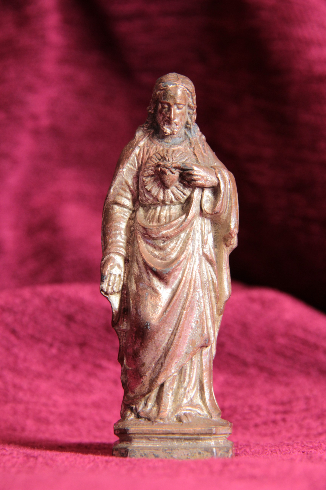 Antiguedades de small figure of the sacred heart calamine