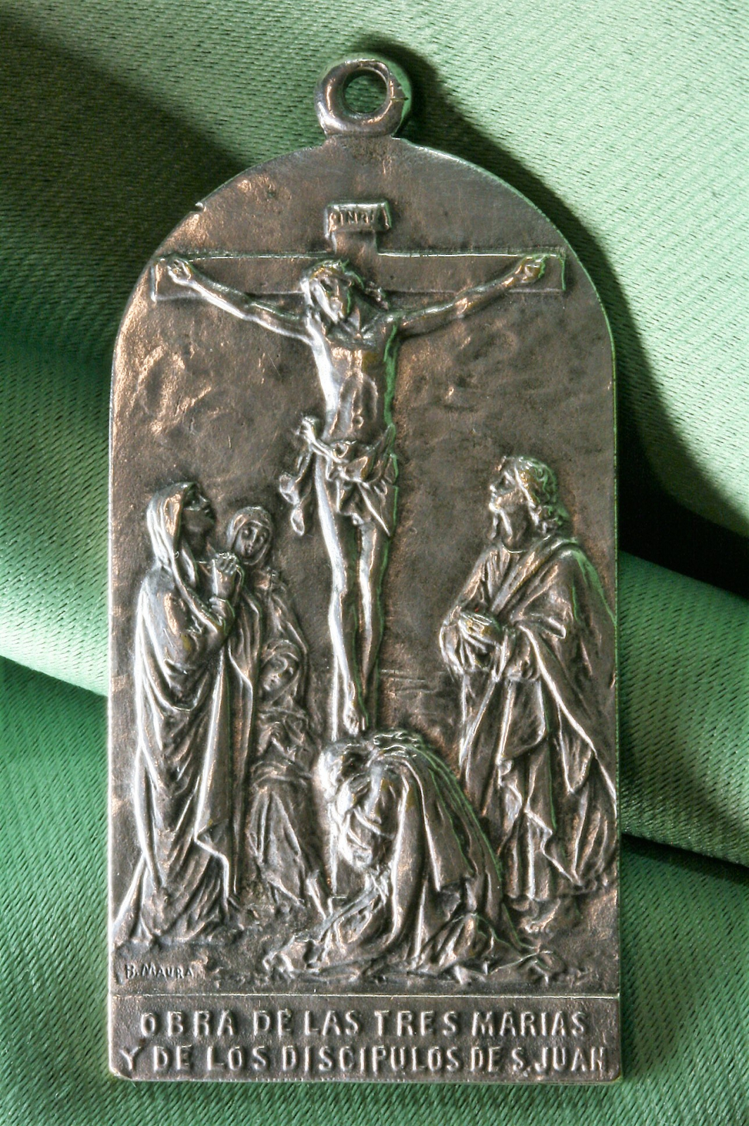 Antiguedades - MEDALLA OBRA DE LAS TRES MARÍAS. B. MAURA