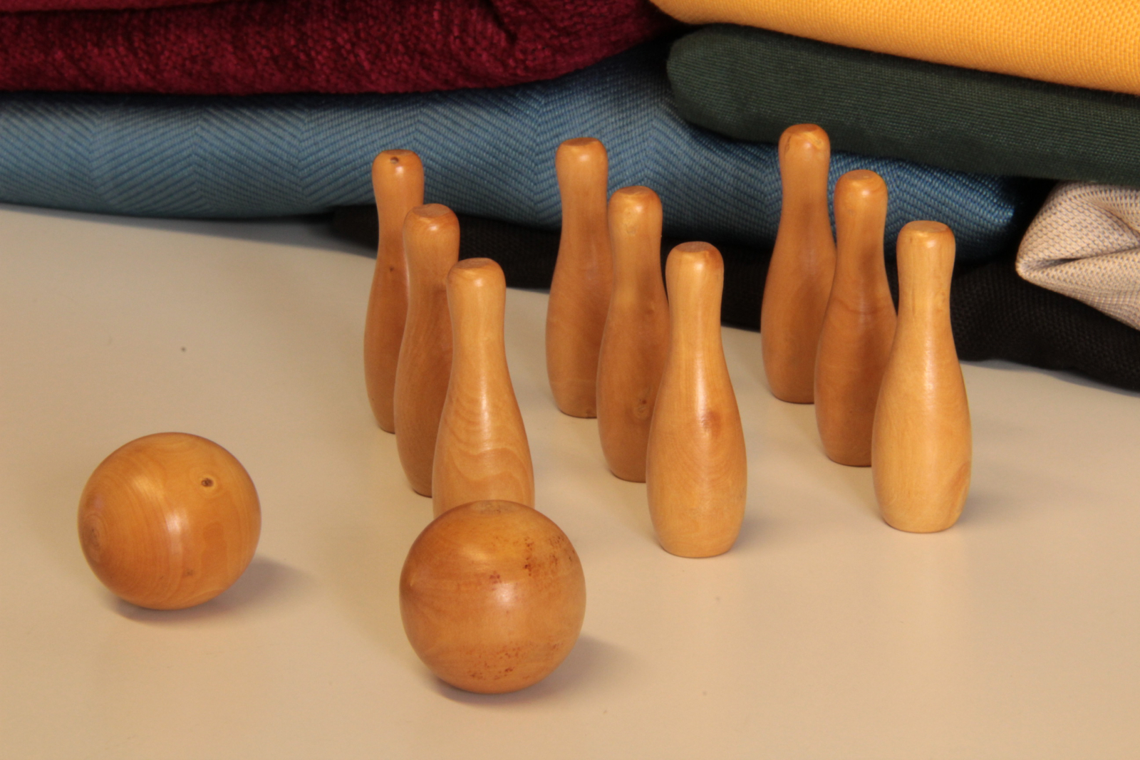 Antiques - WOODEN MINIATURE BOWLING SET