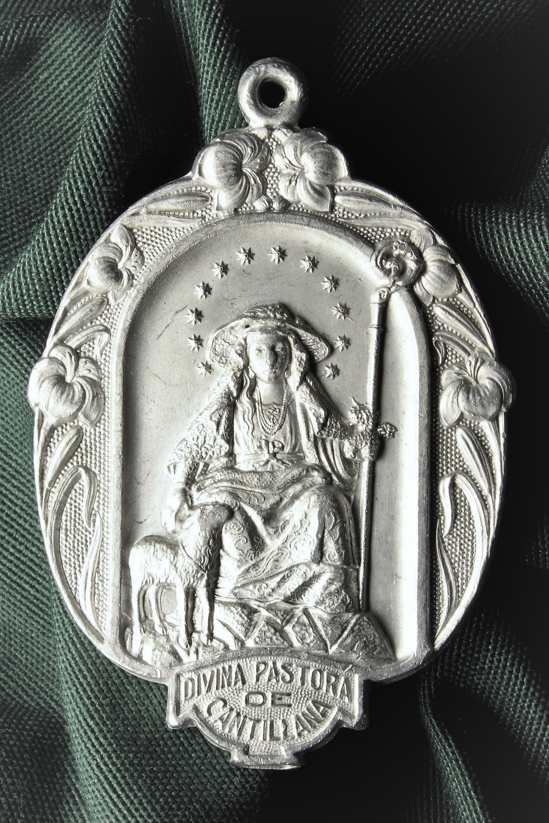 Antiguedades de cantillana shepherdess divine medal aluminium
