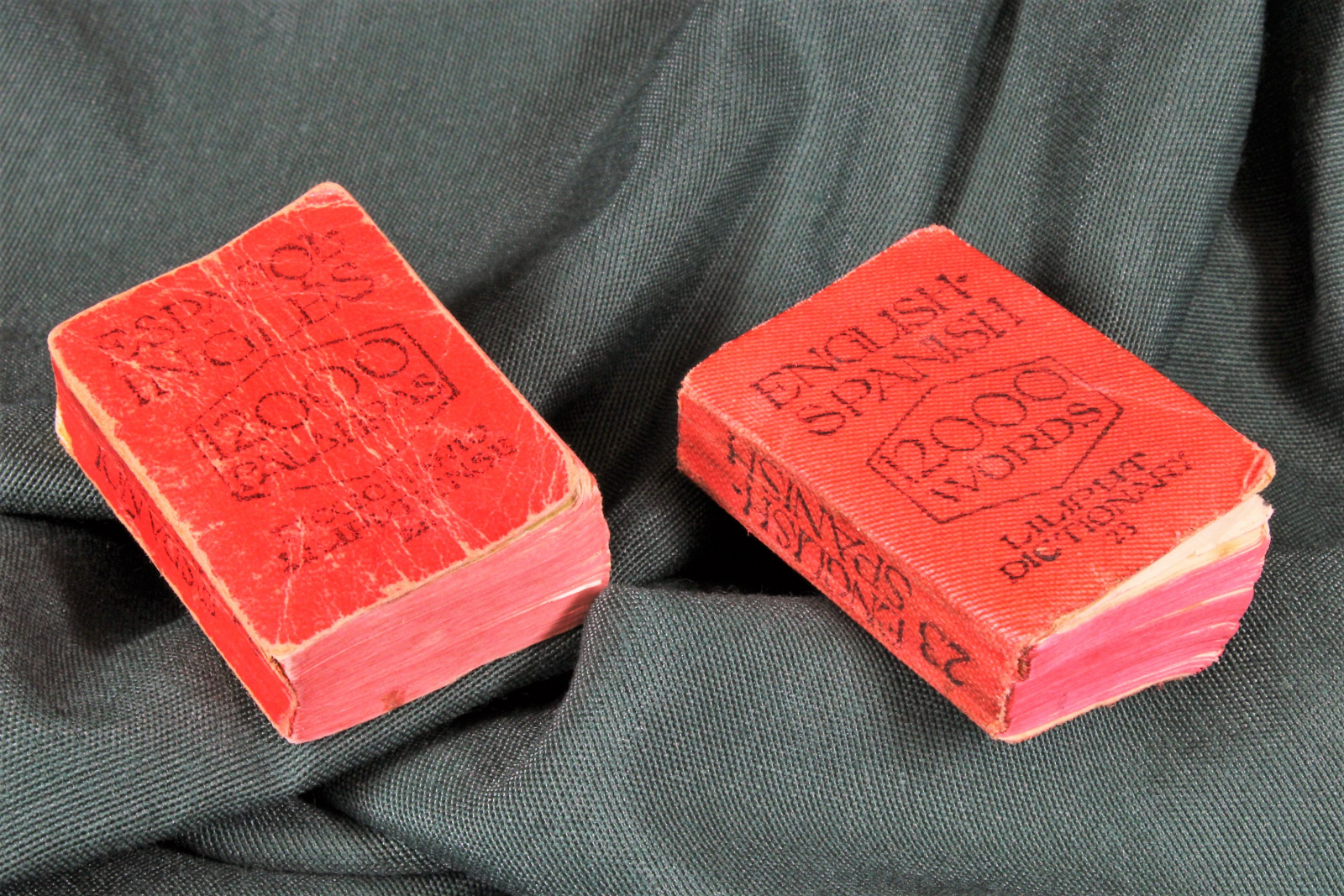 Antiguedades de two miniature dictionaries spanishenglishspanish lillipu