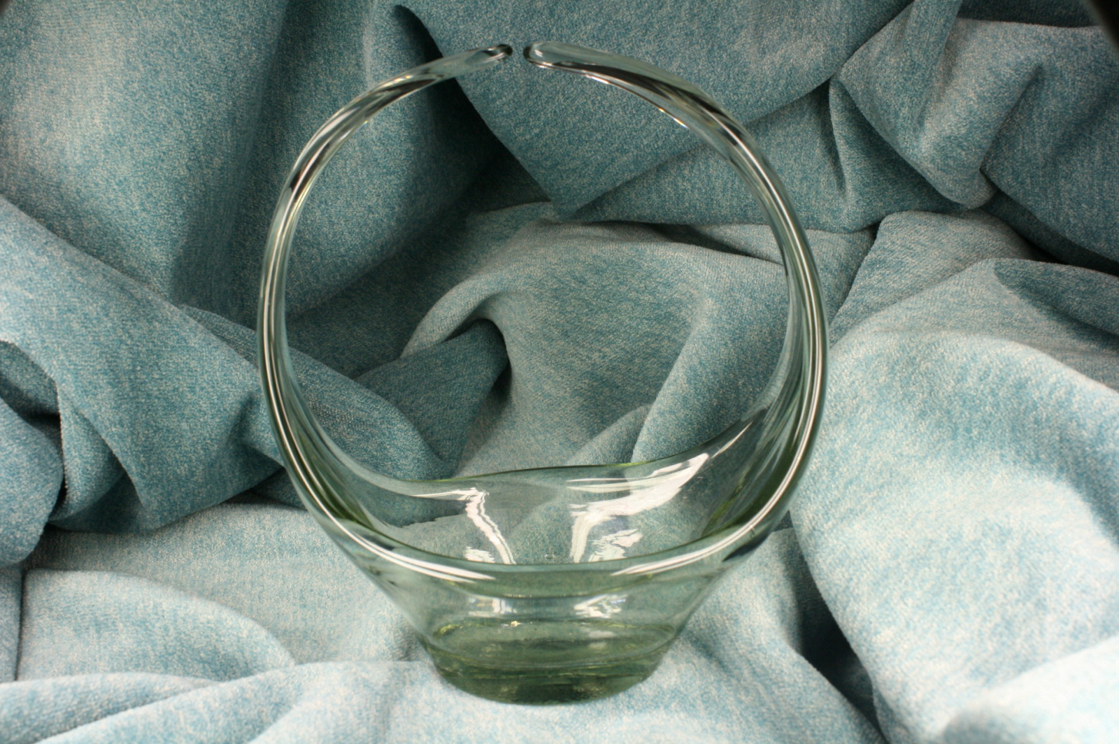 Antiques - MURANO GLASS CENTERPIECE. BASKET (T)