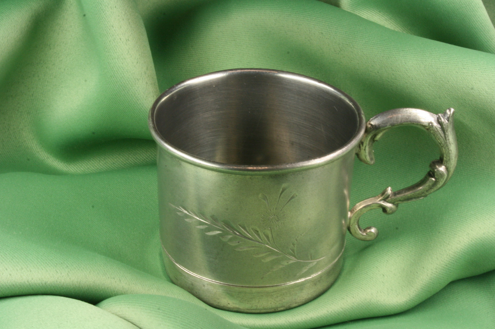 Antiques - PLATED ALPACA VASE. MIDDLETOWN PLATE CO.