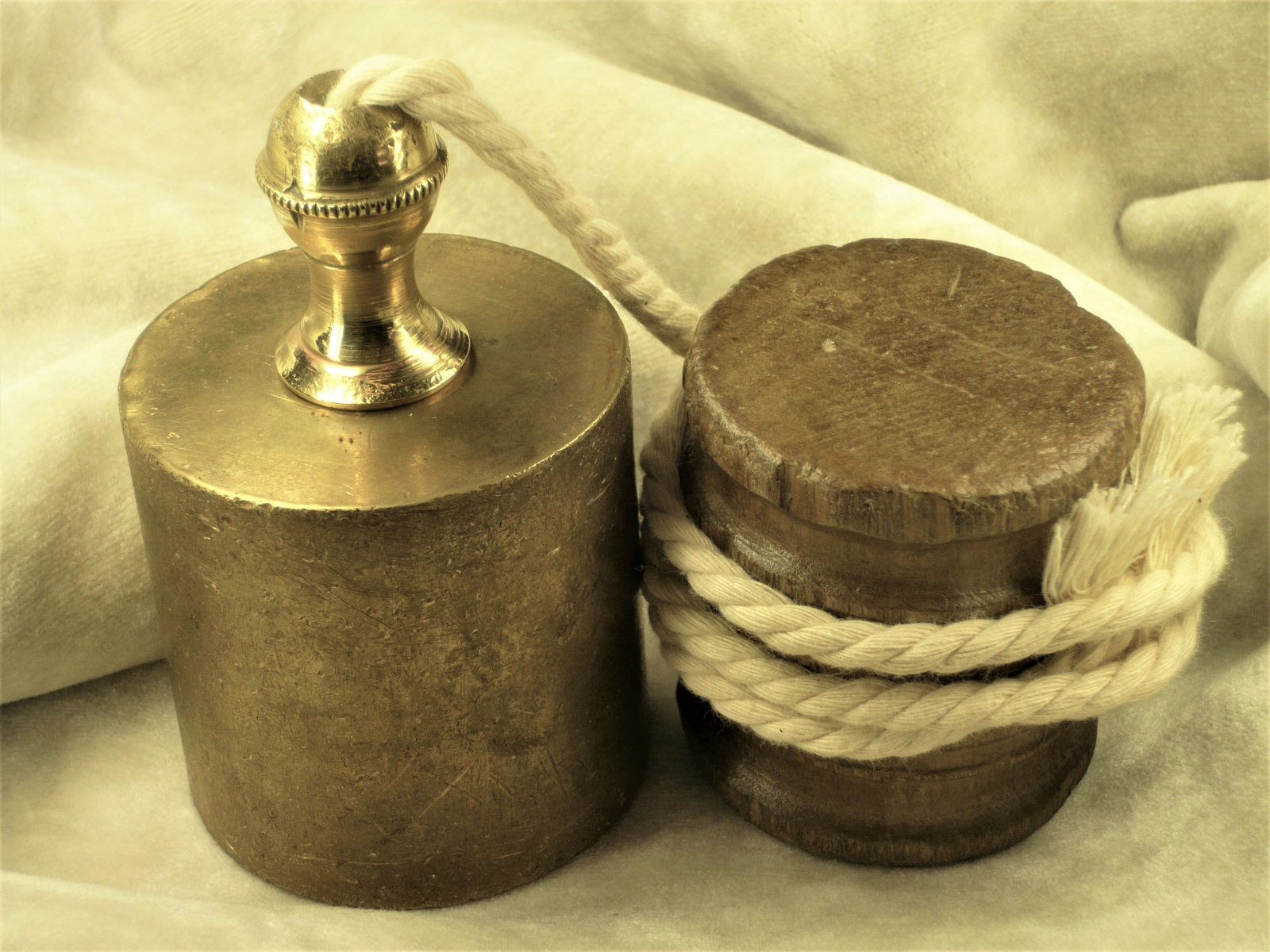 Antiques - PLUMB BOB. COMPLETE CONSTRUCTION. CYLINDER. BRONZE.