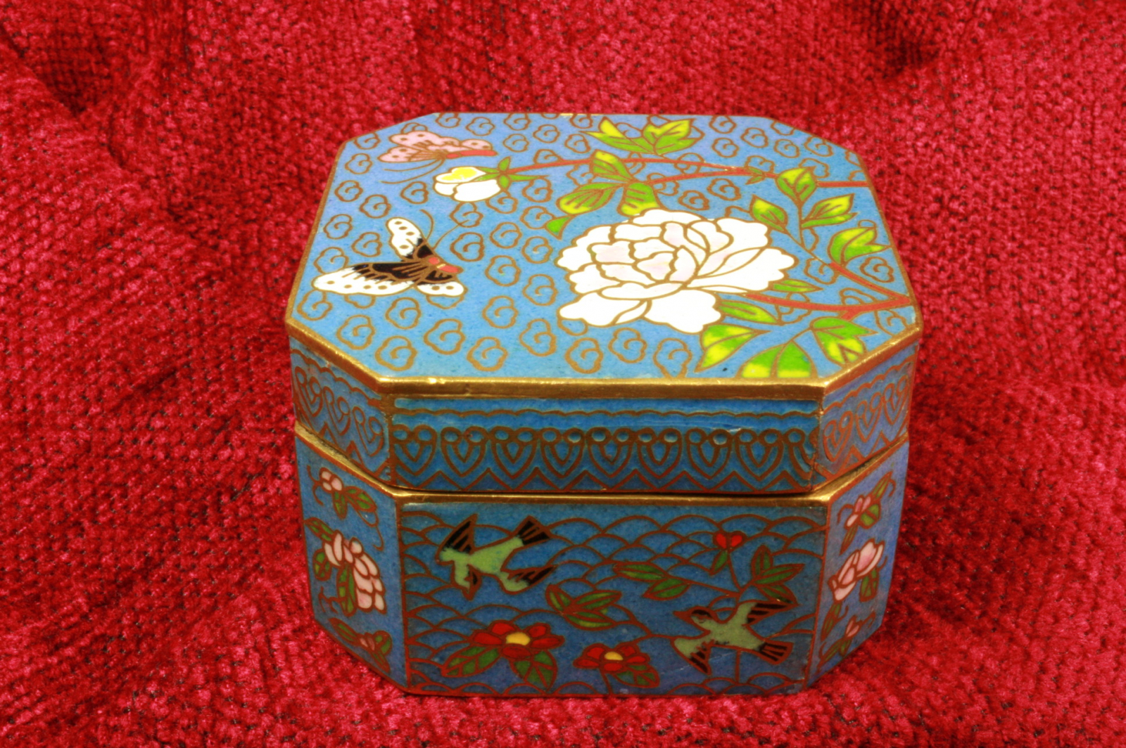 Antiques - CHINESE CLOISONNÉ ENAMEL BOX. S.XX. (T)