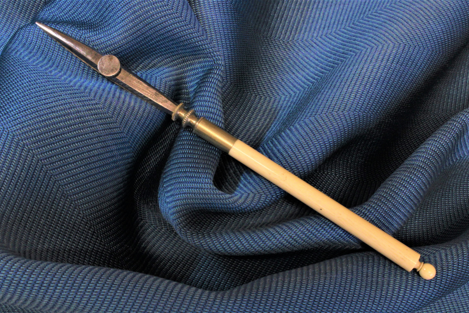 Antiques - BONE, STEEL AND METAL TRACER LINES