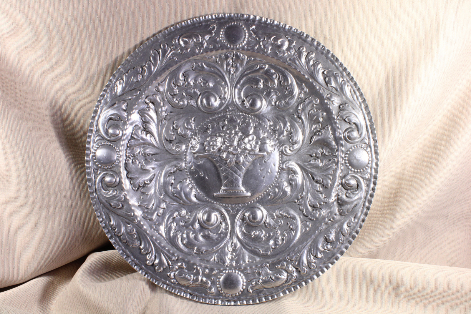 Antiguedades de modernist style round tray electroplating